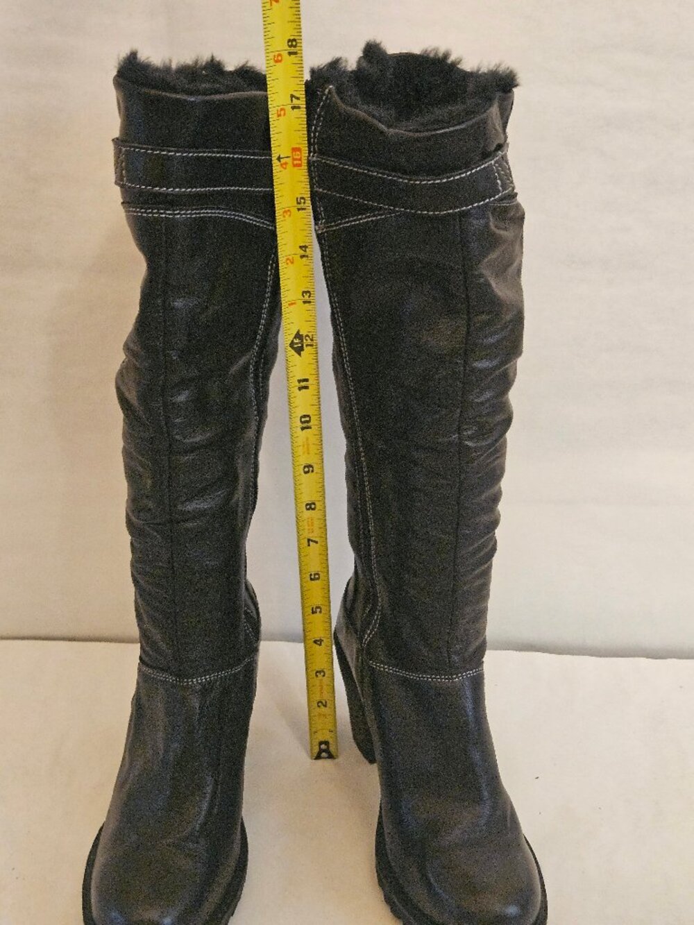 Bos & Co 8 (38) Black Leather Faux Fur lined boots - Like New